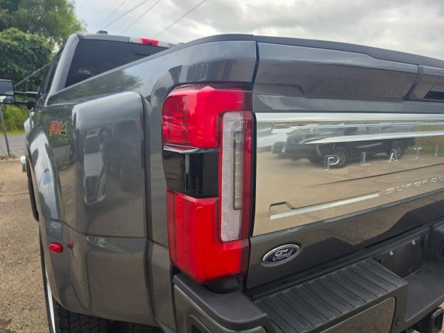 2025 Ford Super Duty F-450 DRW Platinum