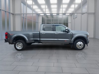 2025 Ford Super Duty F-450 DRW Platinum