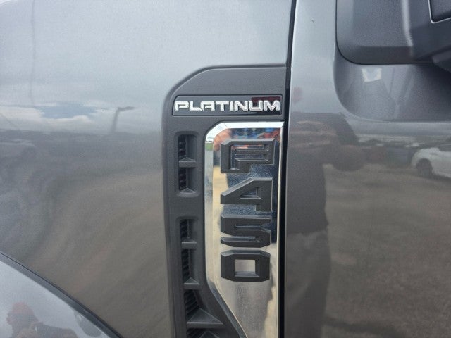 2025 Ford Super Duty F-450 DRW Platinum