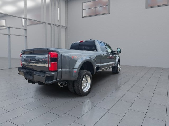 2025 Ford Super Duty F-450 DRW Platinum