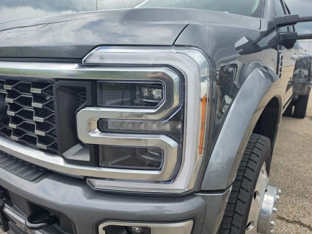 2025 Ford Super Duty F-450 DRW Platinum